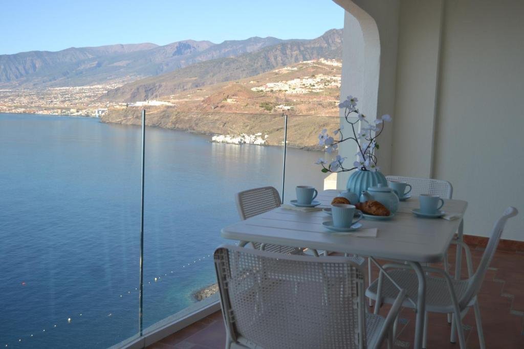 Apartamento Blue Dream in Radazul Tenerife. TailoredTenerifeHolidays.es best deals to rental your vacation stays.