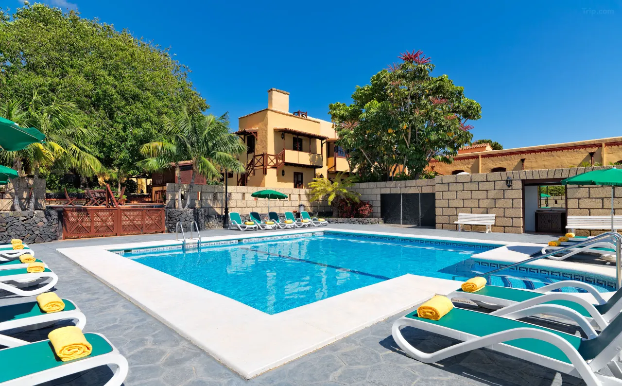 Hotel Rural Finca Salamanca Hotel Rural Finca Salamanca. illa with pool in Tenerife. Families and groups