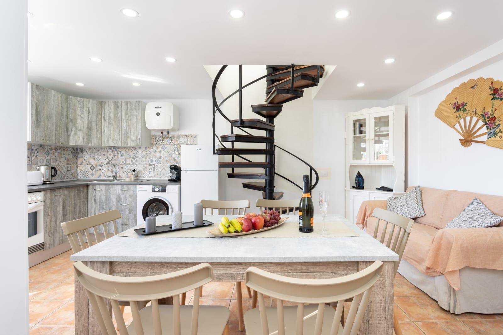 Apartamento con pisicina en Tenerife Sur. Chayofista. 4 habitaciones. Para 8 personas, super precio